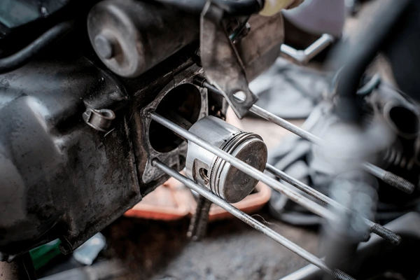 Motorcycle half engine cylinder repair